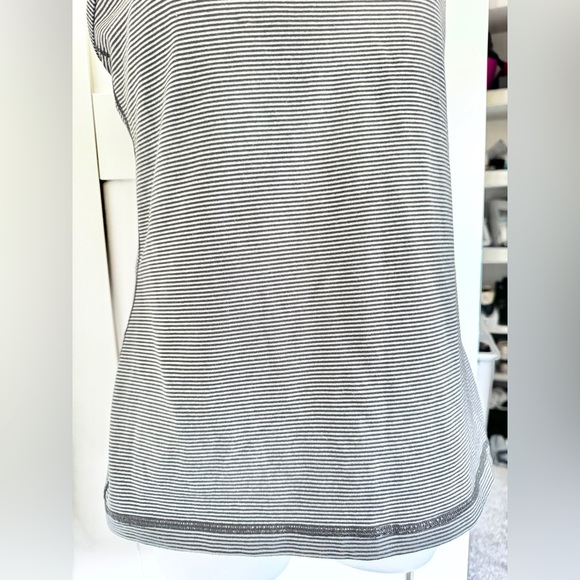 LULULEMON Power Y Tank Black Grey Striped EUC Size 8 - Picture 5 of 9